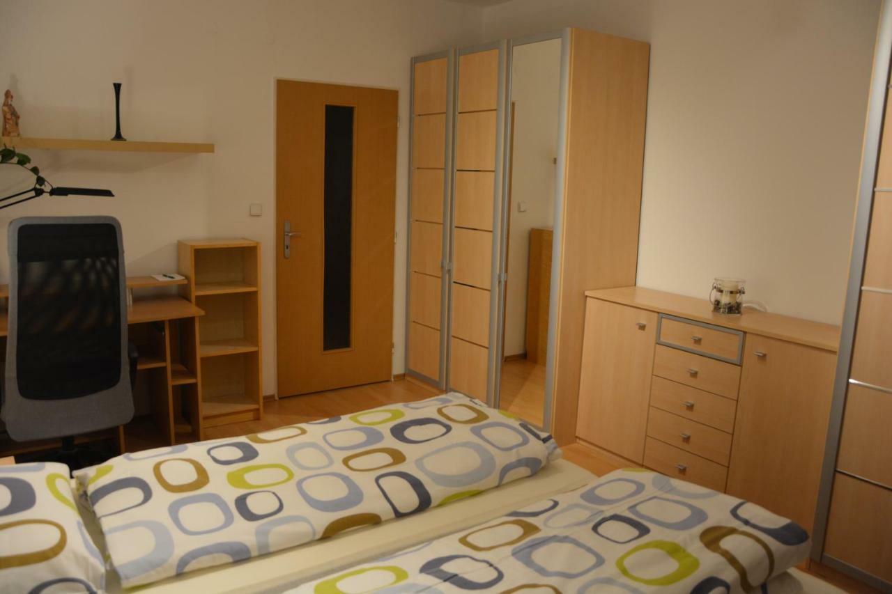Apartman Zderadova Бърно Екстериор снимка
