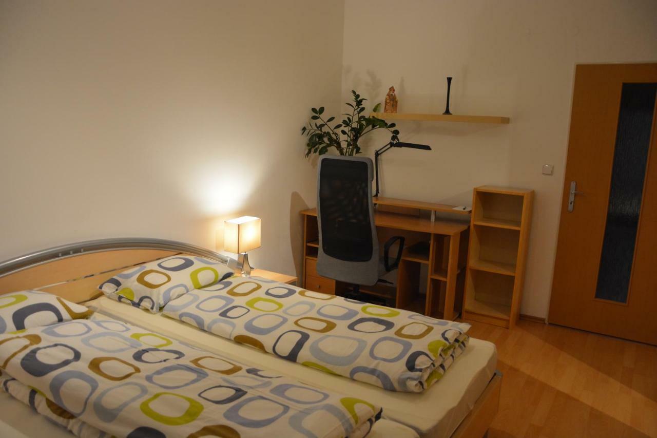 Apartman Zderadova Бърно Екстериор снимка