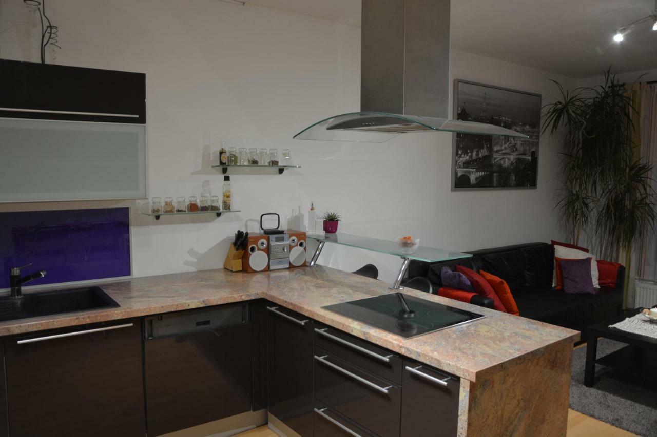 Apartman Zderadova Бърно Екстериор снимка